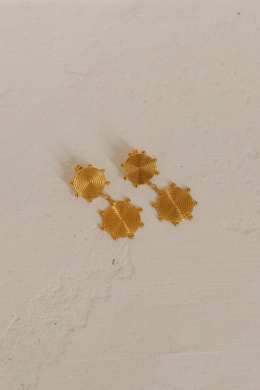 Orecchini pendenti ardenti placcati in oro 18 carati
