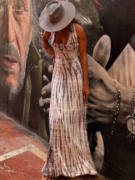 Vestido maxi elástico com estampa tie-dye nas costas e amarração