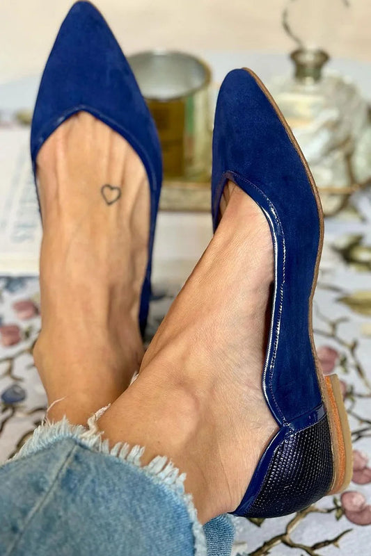 Eleganti ballerine blu navy con punta affilata e stampa patchwork di serpente 