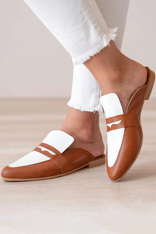 Mules marroni con punta affilata e patchwork colorblock 