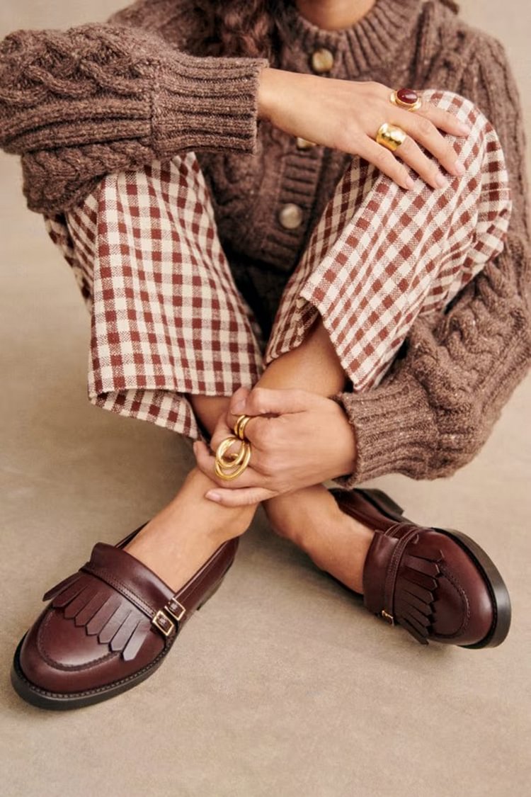 Fringed Trim Strap Buckle Decor Round Toe Brown Loafers