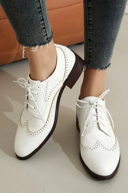 Oxfords brogue casual con punta affilata e lacci color block 