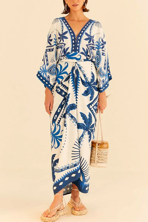 Vestido cruzado estampado con cuello en V y mangas tipo kimono con cintura anudada 