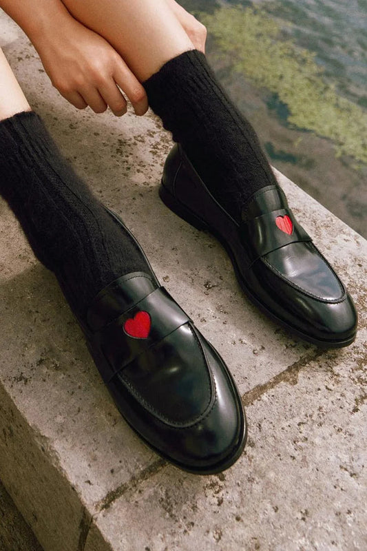 Mocassini neri slip on con decorazione a cuore patchwork e dettagli cuciti 