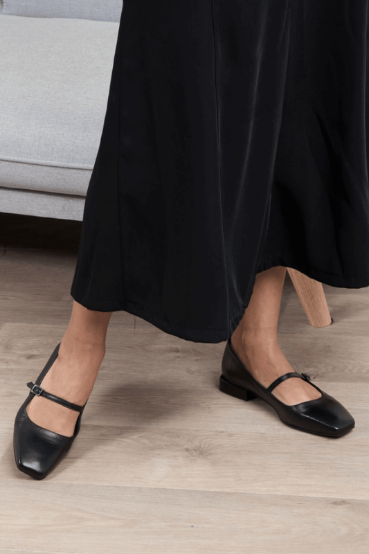 Black Single-Strap Square-Toe Low Flats [Pre Order]