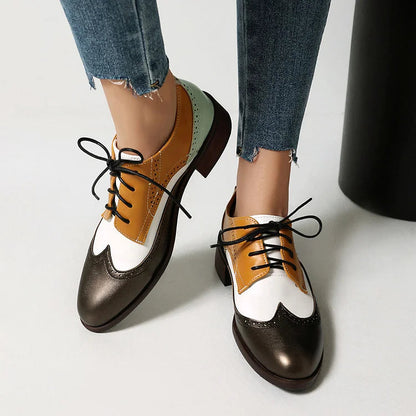 Oxfords brogue casual con punta affilata e lacci color block 