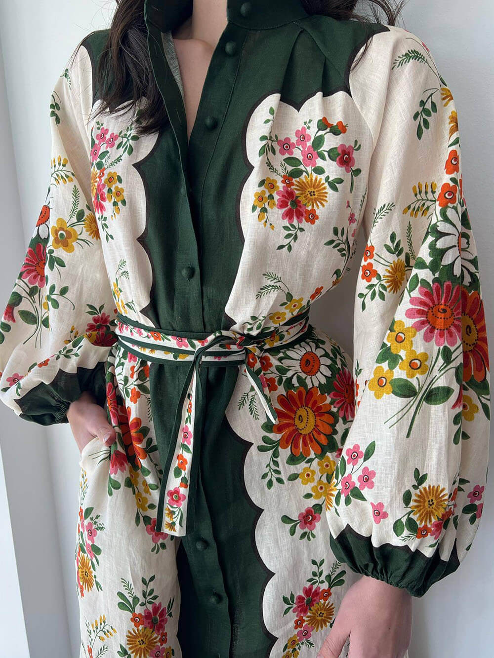 Elegante abito longuette con camicia monopetto con cardigan stampato 
