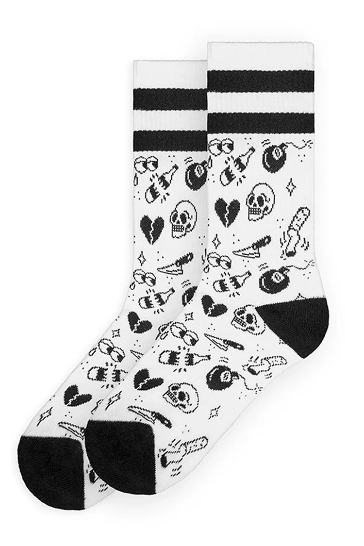 Calcetines de media pantorrilla con diseño de calavera y corazón roto a rayas y bloques de colores para Halloween 