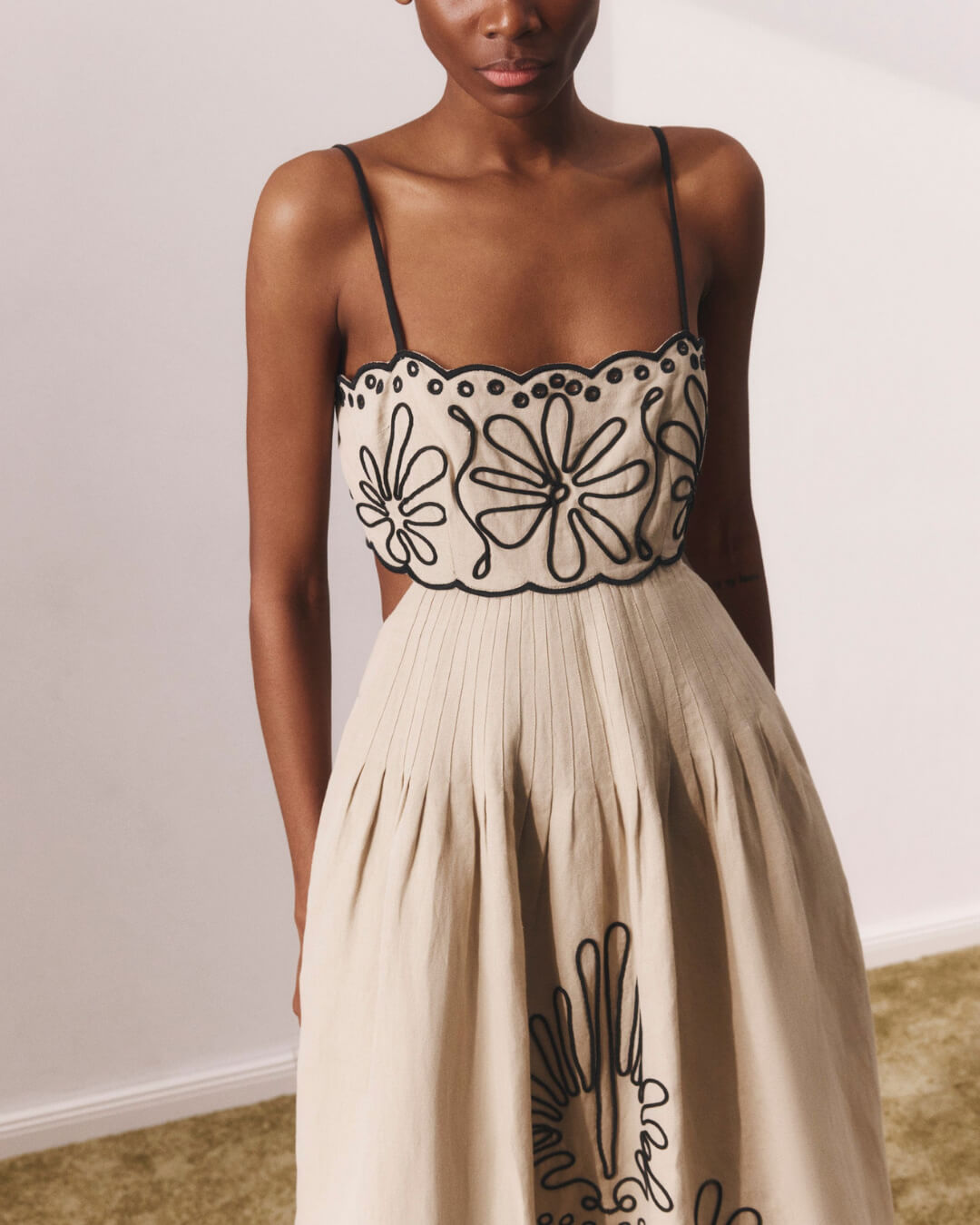 Unique Artistic Embroidery Sleeveless Midi Dress