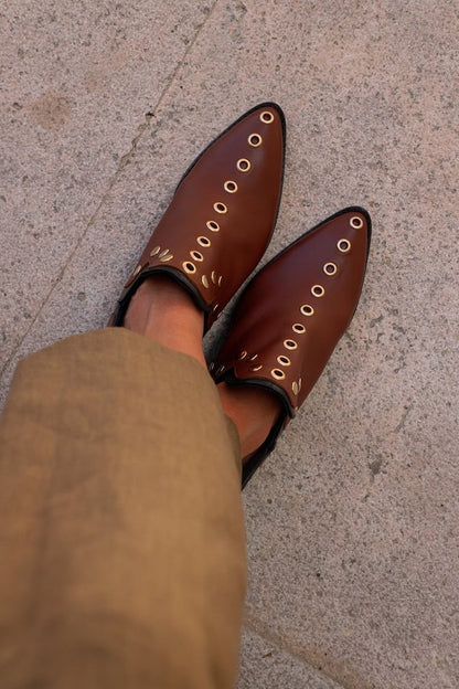 Pointed Toe Metal Eyelets Decor Dark Brown Ankle Boots