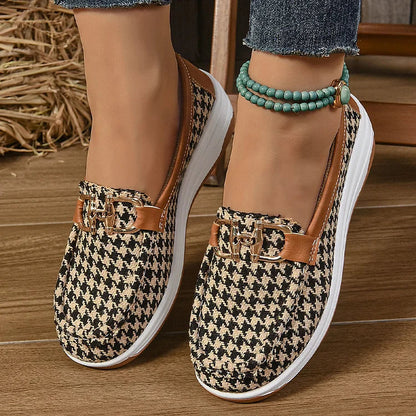 Houndstooth Pattern Metallic Buckle Decor Round Toe Loafers