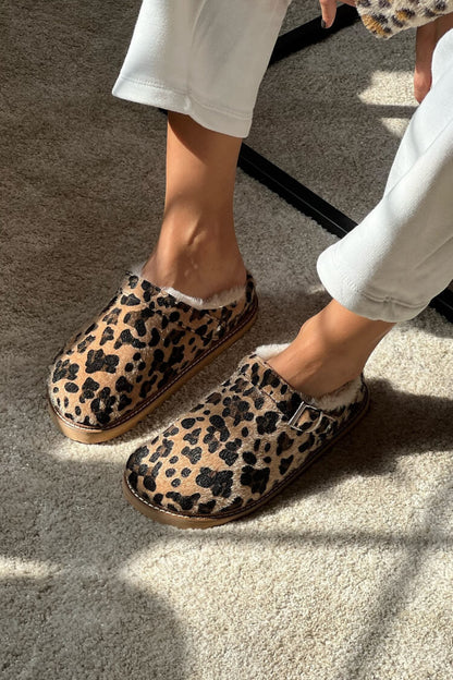 Cozy Faux Fur Lined Leopard Print Buckle Clogs Flats