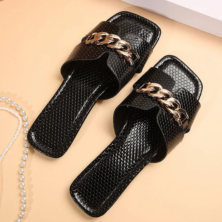 Geo Embossed Alloy Chain Decor Square Toe Plain Slippers