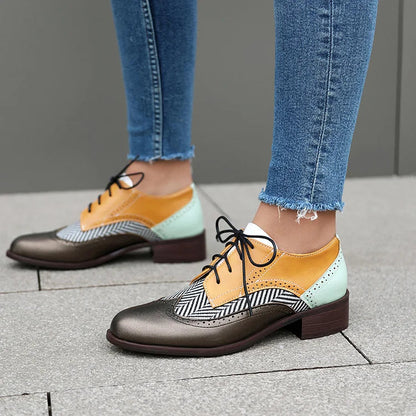 Oxfords brogue casual con punta affilata e lacci color block 